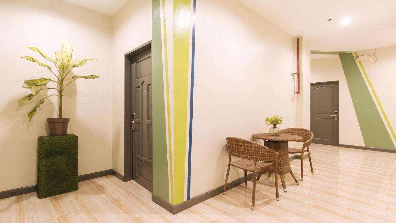 Urbanview At Lacson Street Bacolod City By Reddoorz Kültér fotó