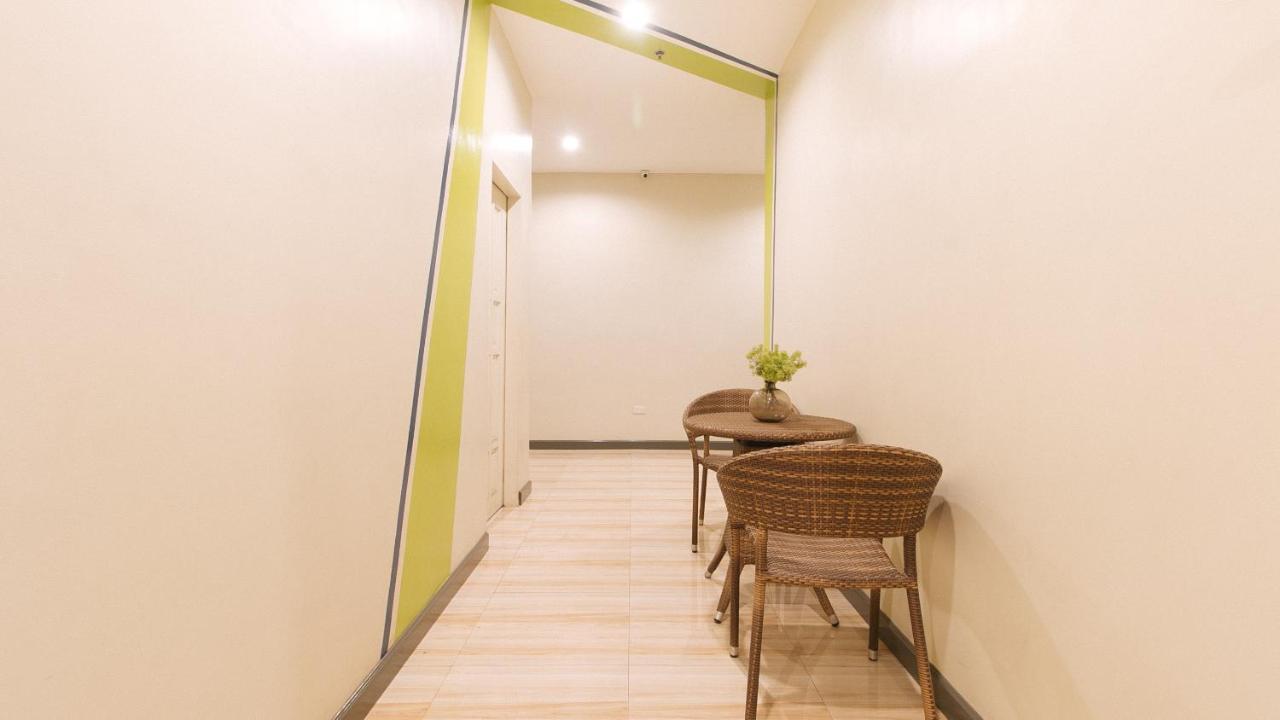 Urbanview At Lacson Street Bacolod City By Reddoorz Kültér fotó