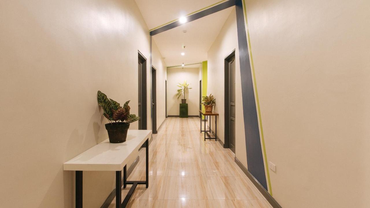 Urbanview At Lacson Street Bacolod City By Reddoorz Kültér fotó