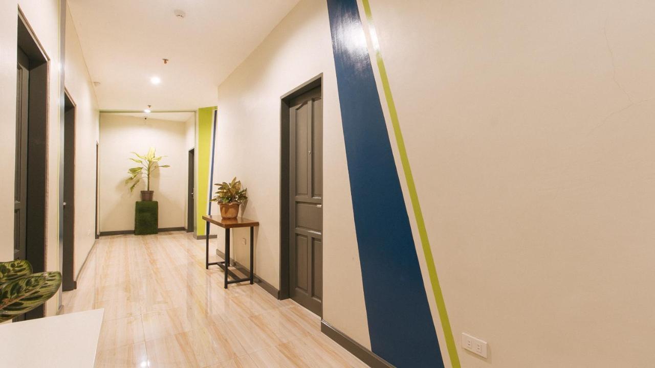 Urbanview At Lacson Street Bacolod City By Reddoorz Kültér fotó