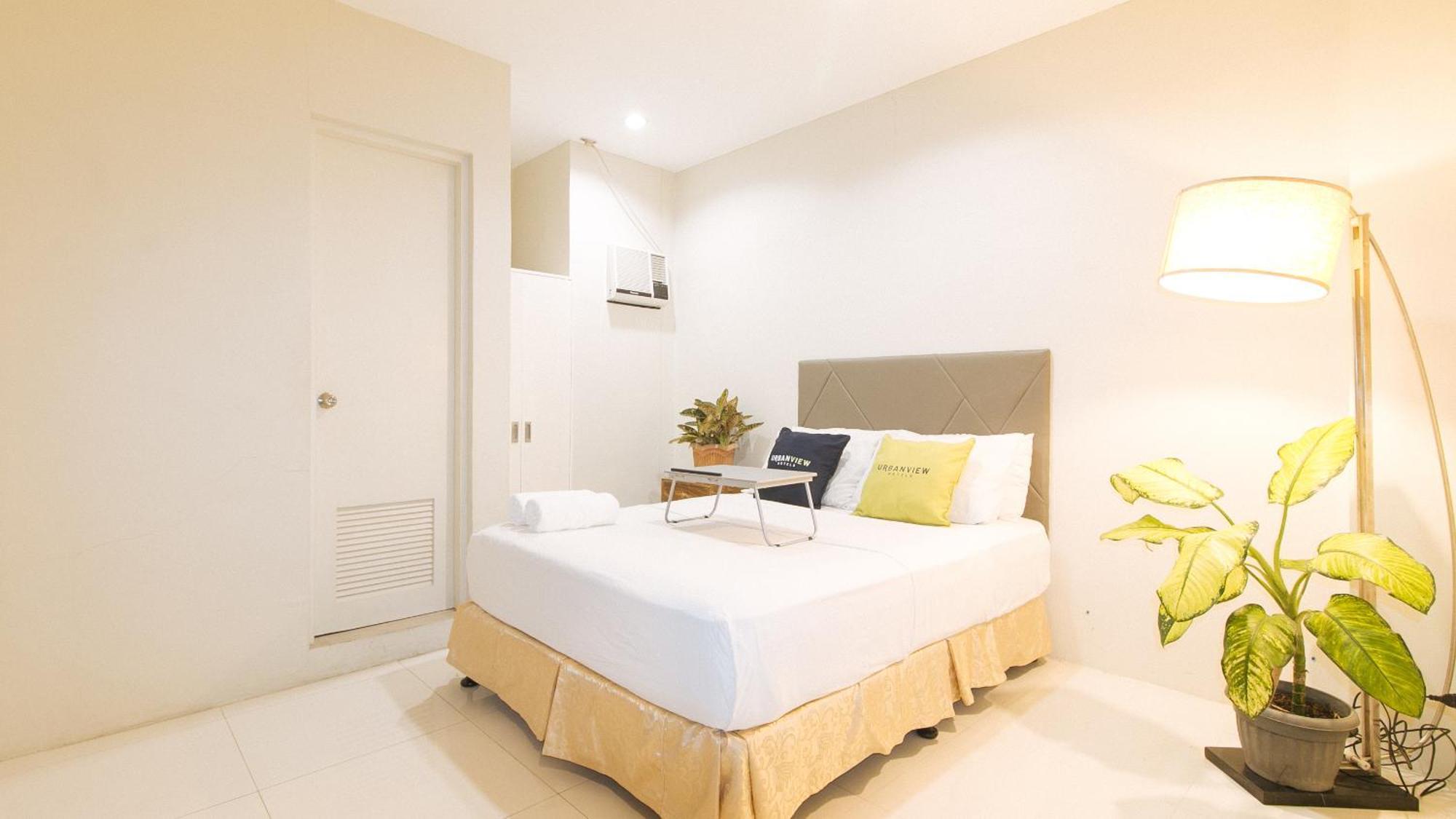 Urbanview At Lacson Street Bacolod City By Reddoorz Kültér fotó